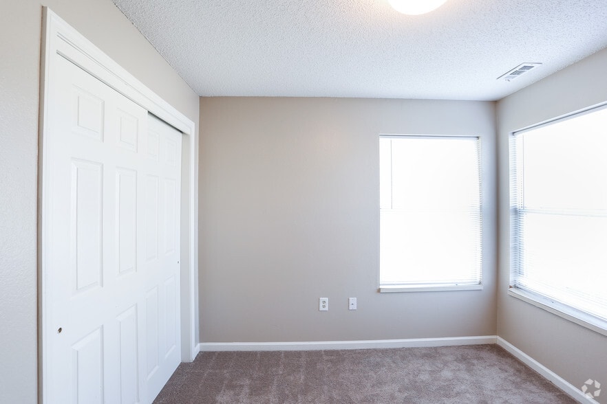 2BR, 2BA - 950 SF - Cottonwood Creek Apartments