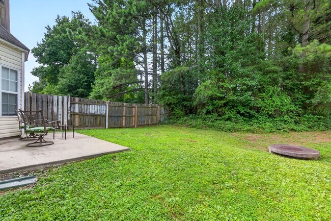 Building Photo - Spacious 3 Bed / 2 Bath Townhouse in Atlanta – $1,995/mo (Trash & Landscaping Included!)