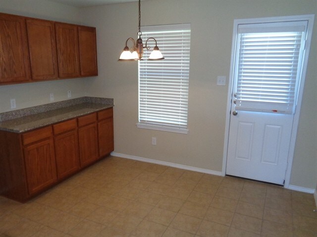 Building Photo - 63 Lantana Dr