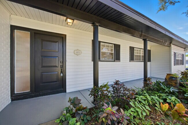 Building Photo - 401 Blueberry Ln