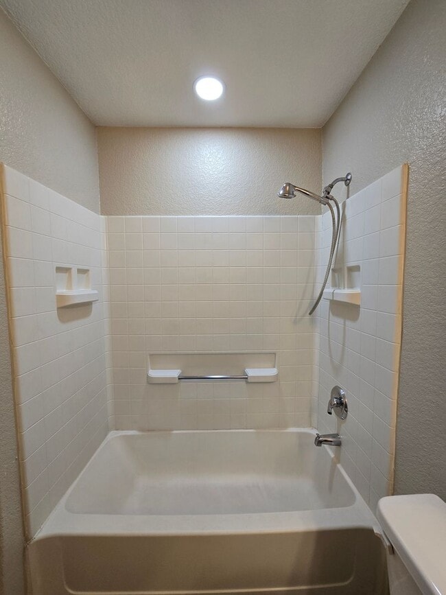Building Photo - GREAT 2 BED, 2 BATH CONDO! READY FOR IMMED...