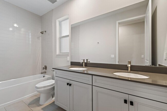 Building Photo - 6825 Pointe of Woods Dr