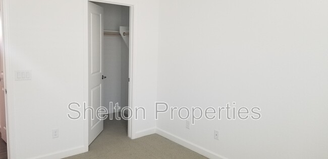 Building Photo - 55 N 197th Dr