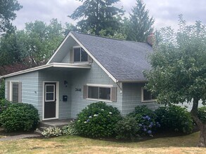 Building Photo - Multnomah Village 2 bedroom cottage delight