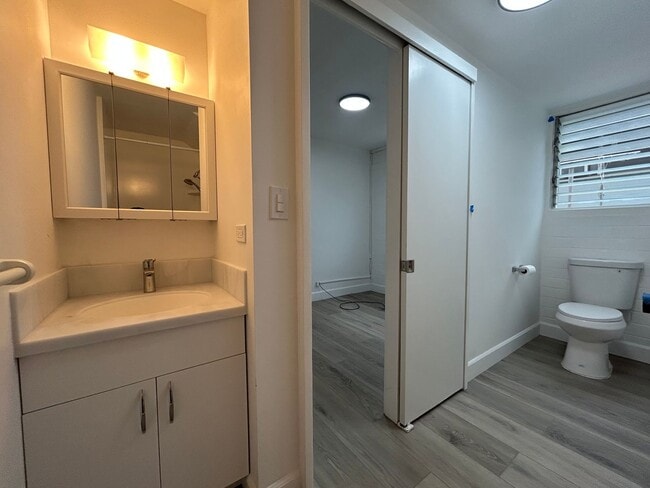 Building Photo - 2601