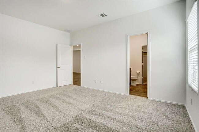 Building Photo - 340 Geode Glen