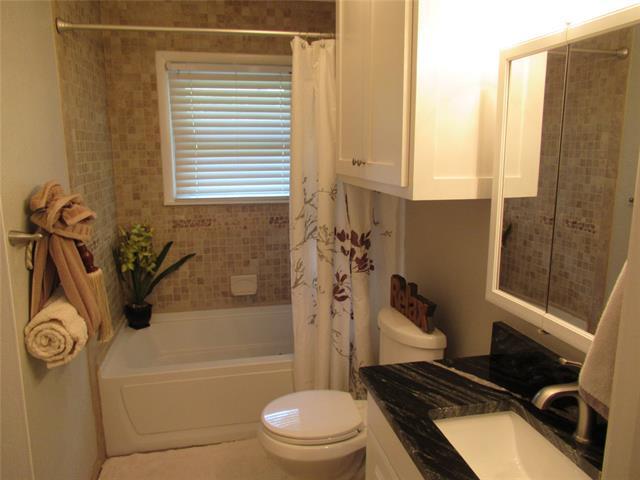 Building Photo - 106 S Clark St