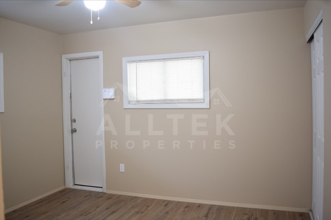 Building Photo - 489 Southward Dr