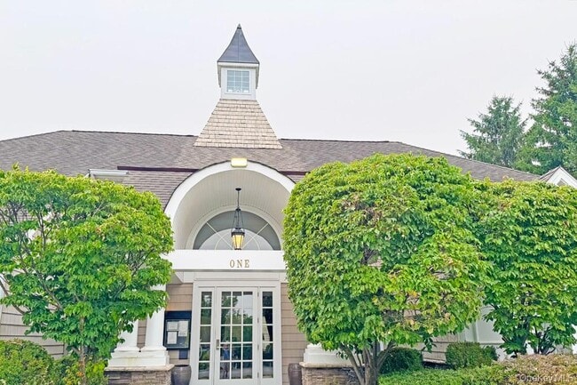 Building Photo - 54 Fairways Dr