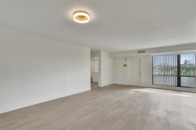 Building Photo - 1040 Homewood Blvd