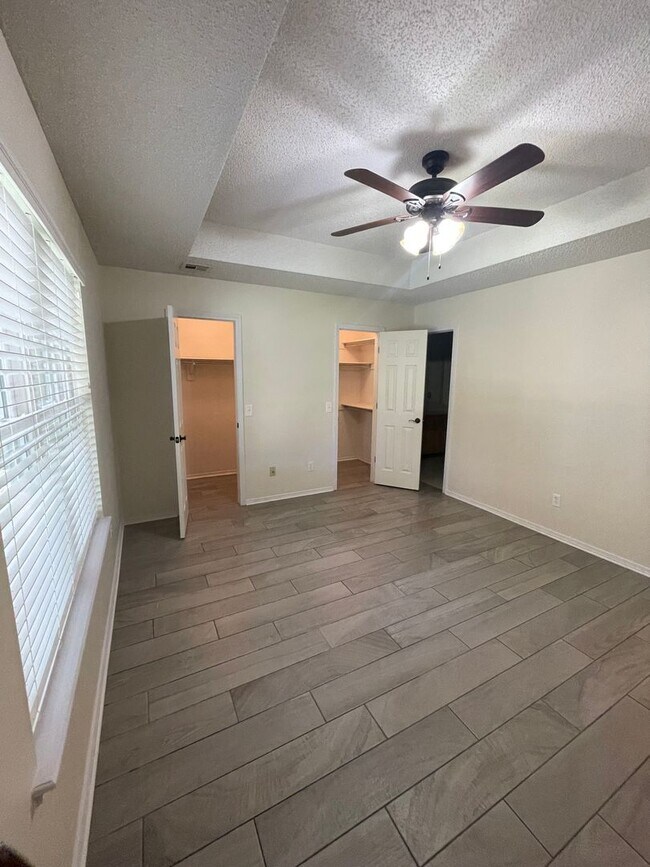 Building Photo - 3 Bedroom/2 Bathroom In Bentonville!!!