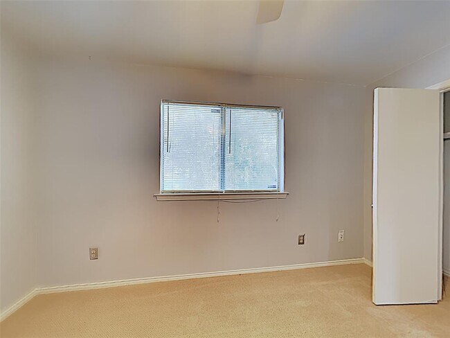 Building Photo - 121 Graystone Pl