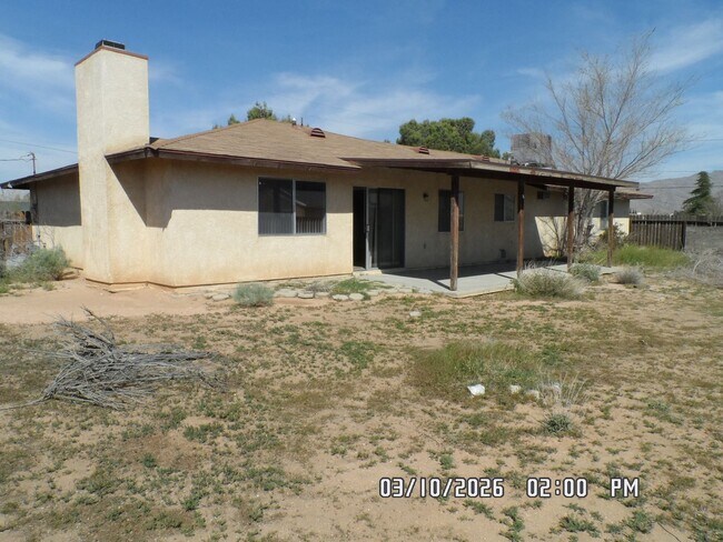 Building Photo - 3 Bedrooms, 1.75 Bathrooms, Approx. 1542 sq. ft., 2 Car Garage, Covered Patio, Large Fenced Corne...