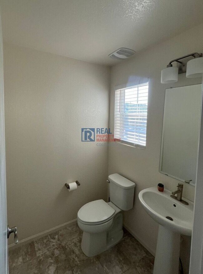 Building Photo - 12861 River Rock Wy