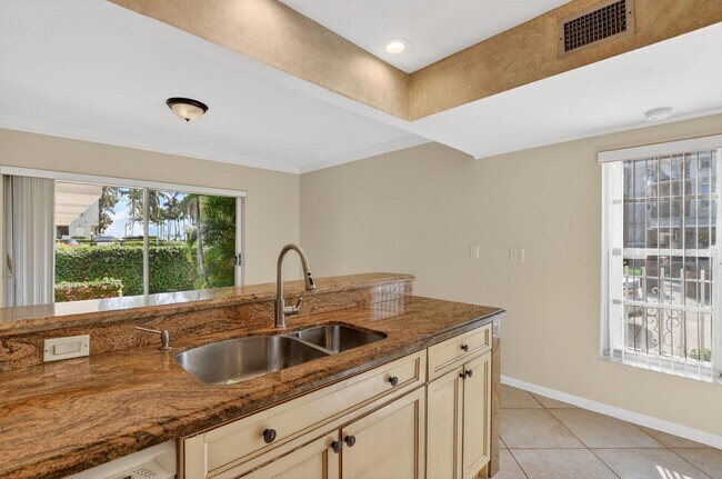 Building Photo - 596 SE 20th Ave