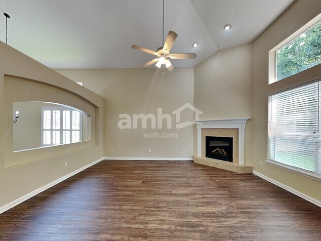 Building Photo - 2110 Thorn Hollow Ct