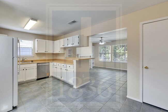 Building Photo - 2905 W Slaughter Ln