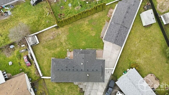 Building Photo - 13801 NE 40th St