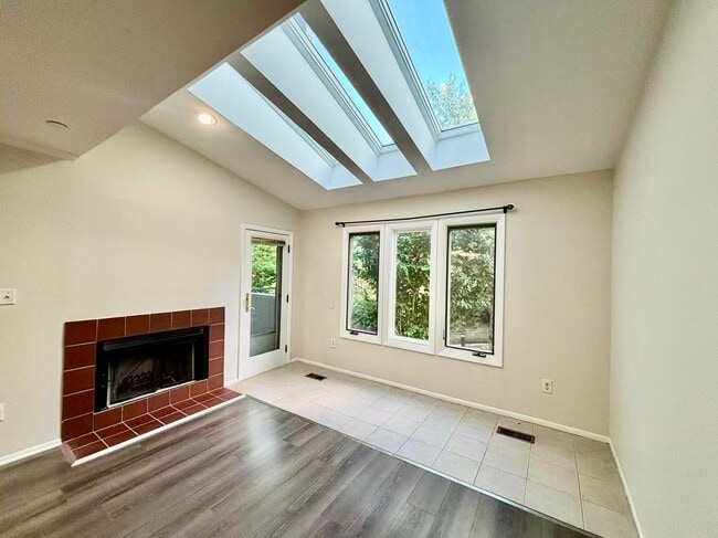 Building Photo - 781 Spinnaker Ct