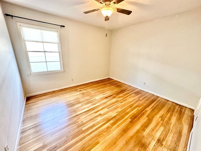 Building Photo - 3 Bedroom 2 Bathroom Lakewood House with Private Backyard down the street from Lakewood High School