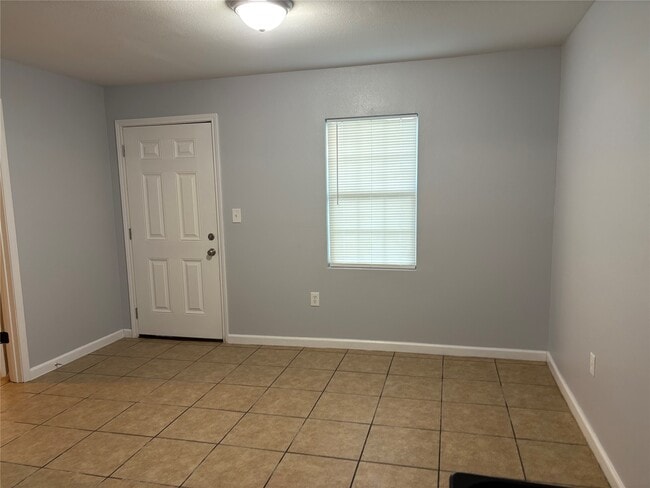 Building Photo - 3010 Washington St