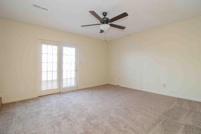 Building Photo - 2004 Tynewood Dr