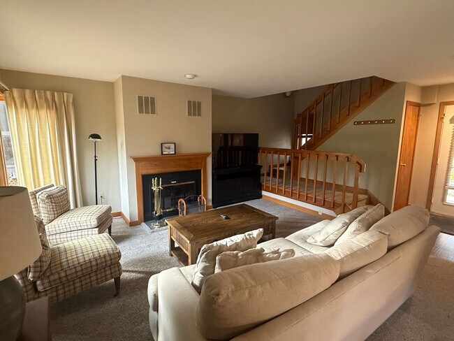 Building Photo - WINTER RENTAL - Cozy Condo in Gilford