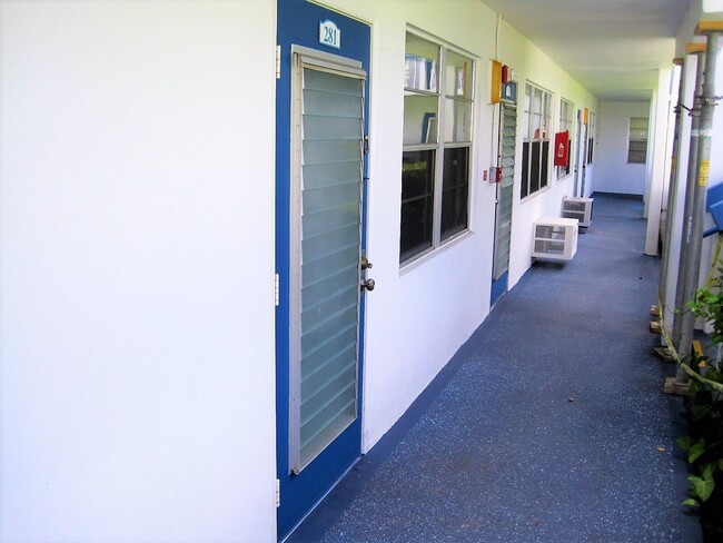 Building Photo - 281 Tilford N