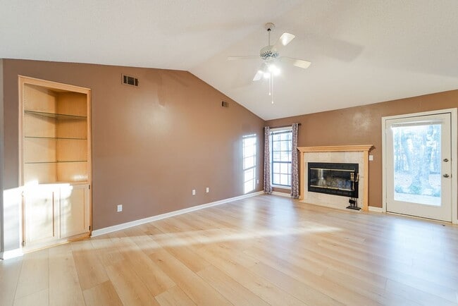 Building Photo - Charming 3 bedroom, 2 bath home that has been updated and is ready to be called home! This home h...