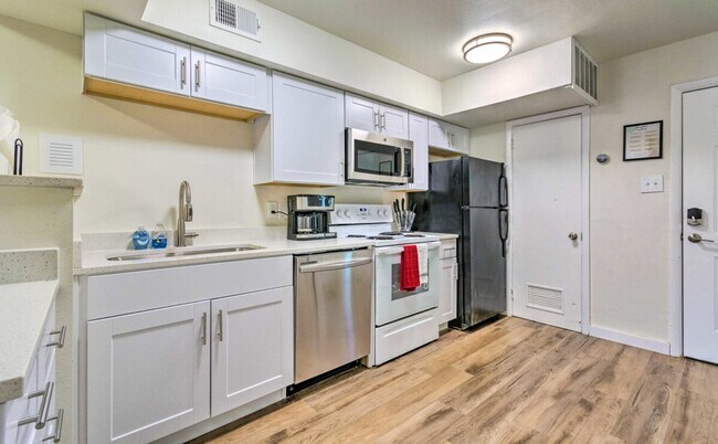 Building Photo - 4021 W 8th St