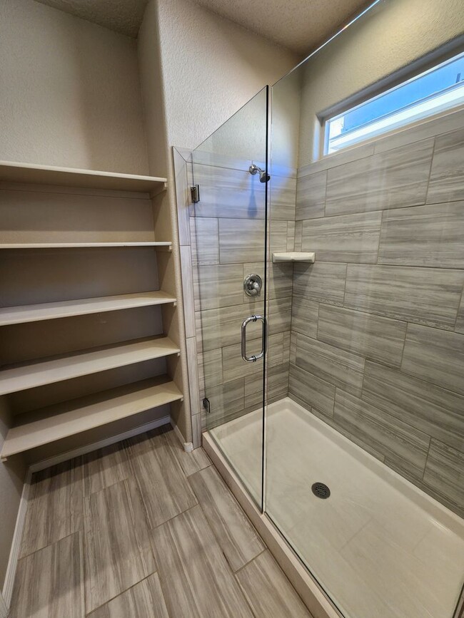 Building Photo - Beautiful 3br 2ba in the South Valley!