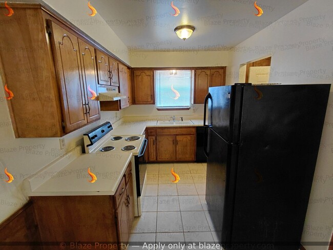 Building Photo - 3 Bed 2 Bath Home with a Garage For Rent