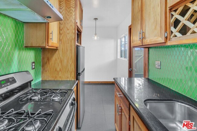 Building Photo - 1405 Ocean Park Blvd