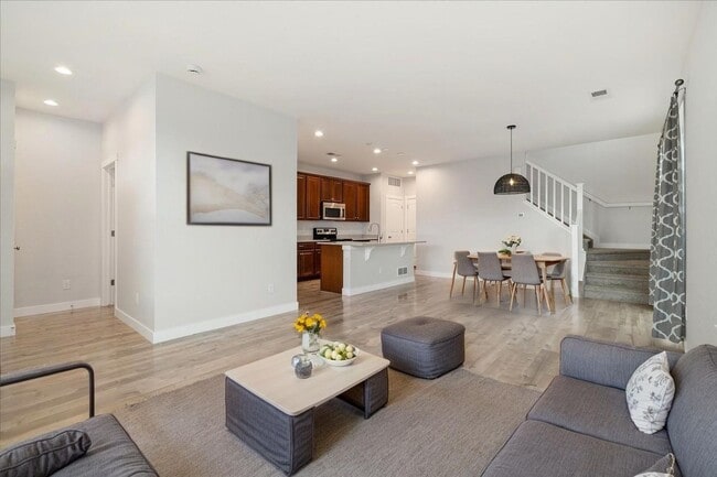 Building Photo - Outstanding Townhome W/ Large 3 Bed- 2.5 Bath and 2-Car Garage!