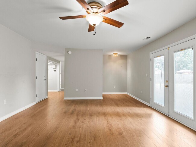 Building Photo - Fantastic Location in Madison City!