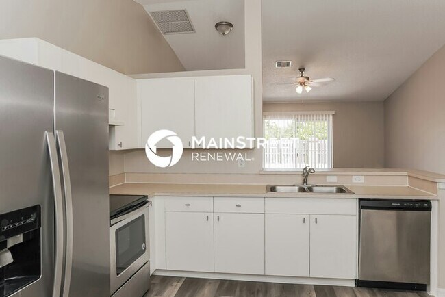 Building Photo - 3 Bedroom Pet-Friendly Home in MELBOURNE, FL with Main Street Renewal