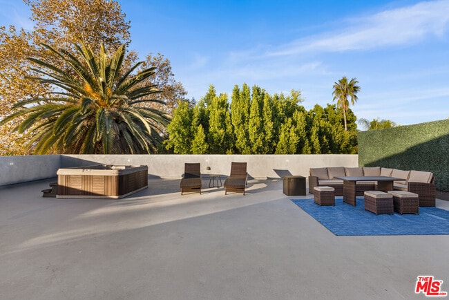 Building Photo - 4806 Sylmar Ave