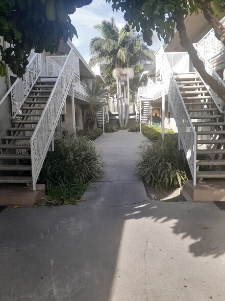 Building Photo - Quiet Park