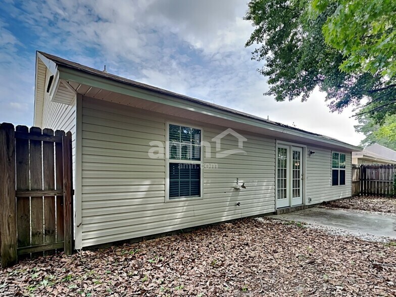 Building Photo - 117 W Tisbury Ln