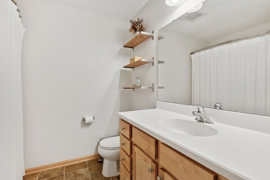 Building Photo - 10749 Falling Water Ln