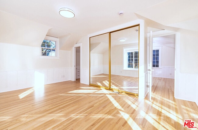 Building Photo - 1205 Oak Hill Ave