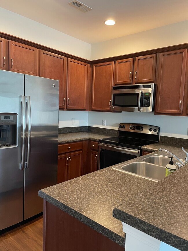 Building Photo - Saylor’s Watch Townhome
