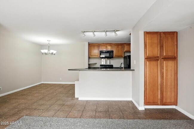 Building Photo - 8055 E Thomas Rd