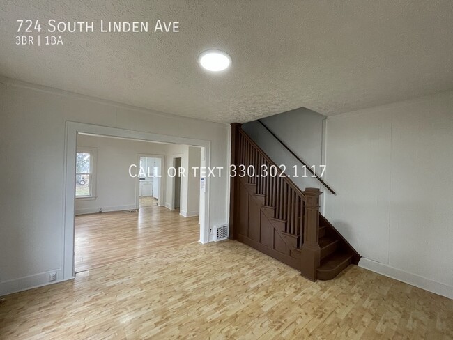 Building Photo - Three bedroom one bathroom apartment for rent