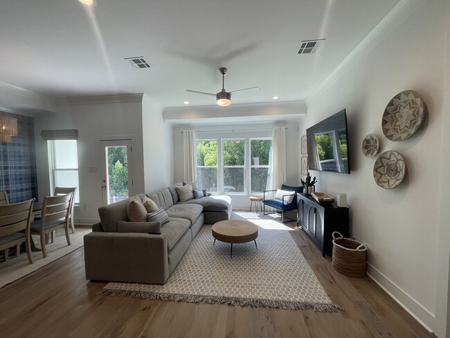 Building Photo - 1549 Alum Creek Dr