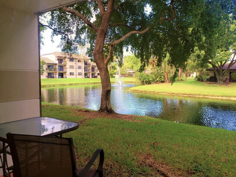 Building Photo - 9959 Nob Hill Ct