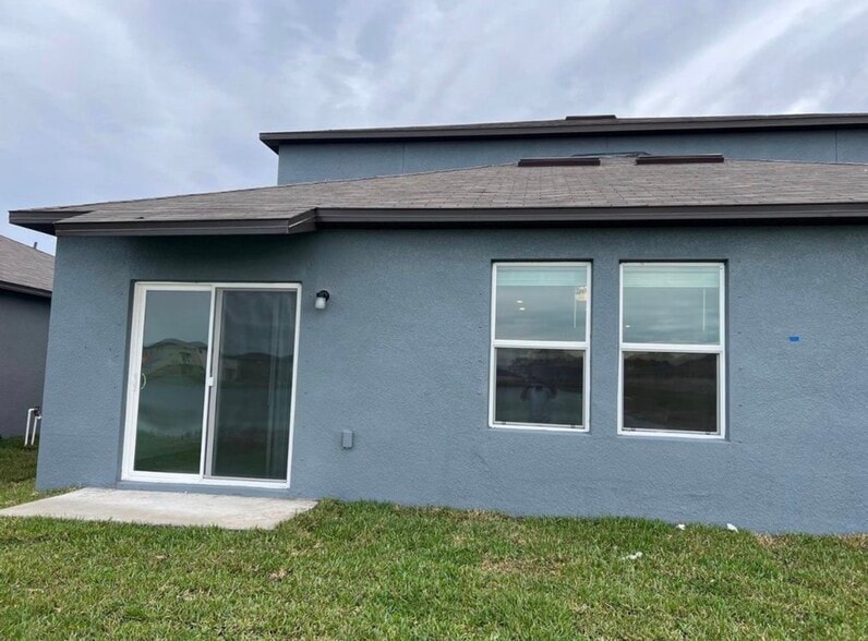 Building Photo - 5375 Blue Horizon Way