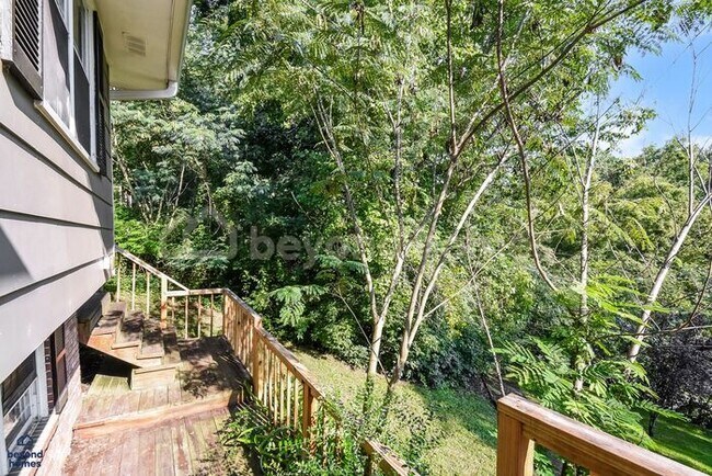 Building Photo - Beautiful 3-Bed + Bonus Room Home - Minutes from Downtown Chattanooga!