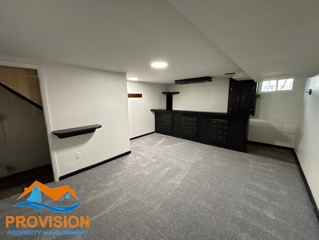 Building Photo - 1925 Jasmine Rd