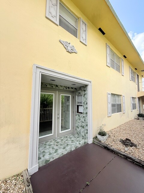 Building Photo - 1020 N 18th Ct
